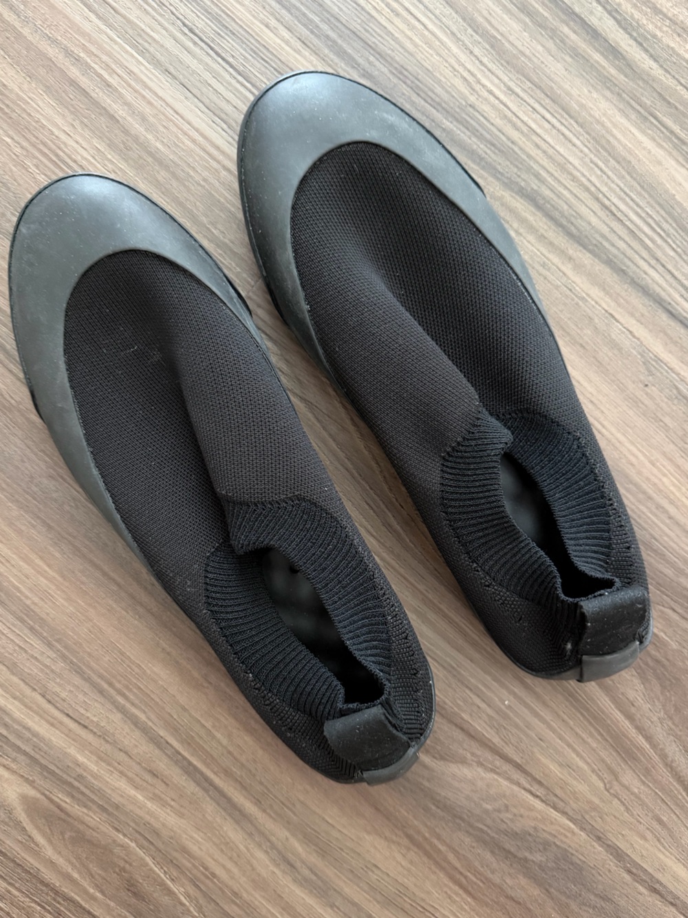 Uniqlo Black Knit Slip-On Flats